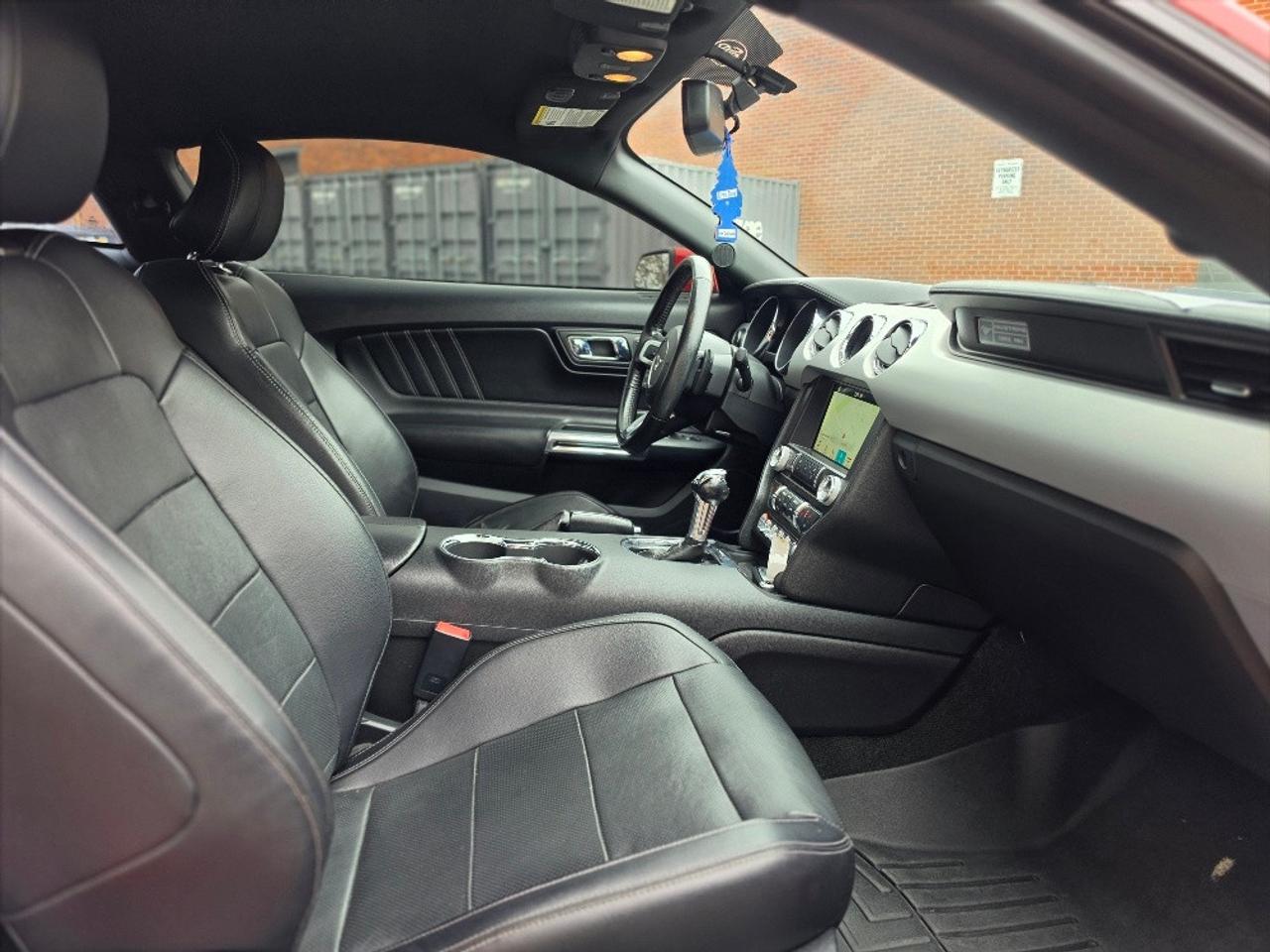 2016 Ford Mustang FASTBACK PREMIUM-AUTOMATIC-LEATHER-LOADED Photo