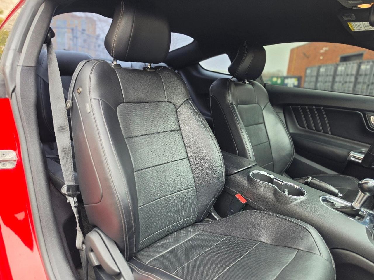 2016 Ford Mustang FASTBACK PREMIUM-AUTOMATIC-LEATHER-LOADED Photo