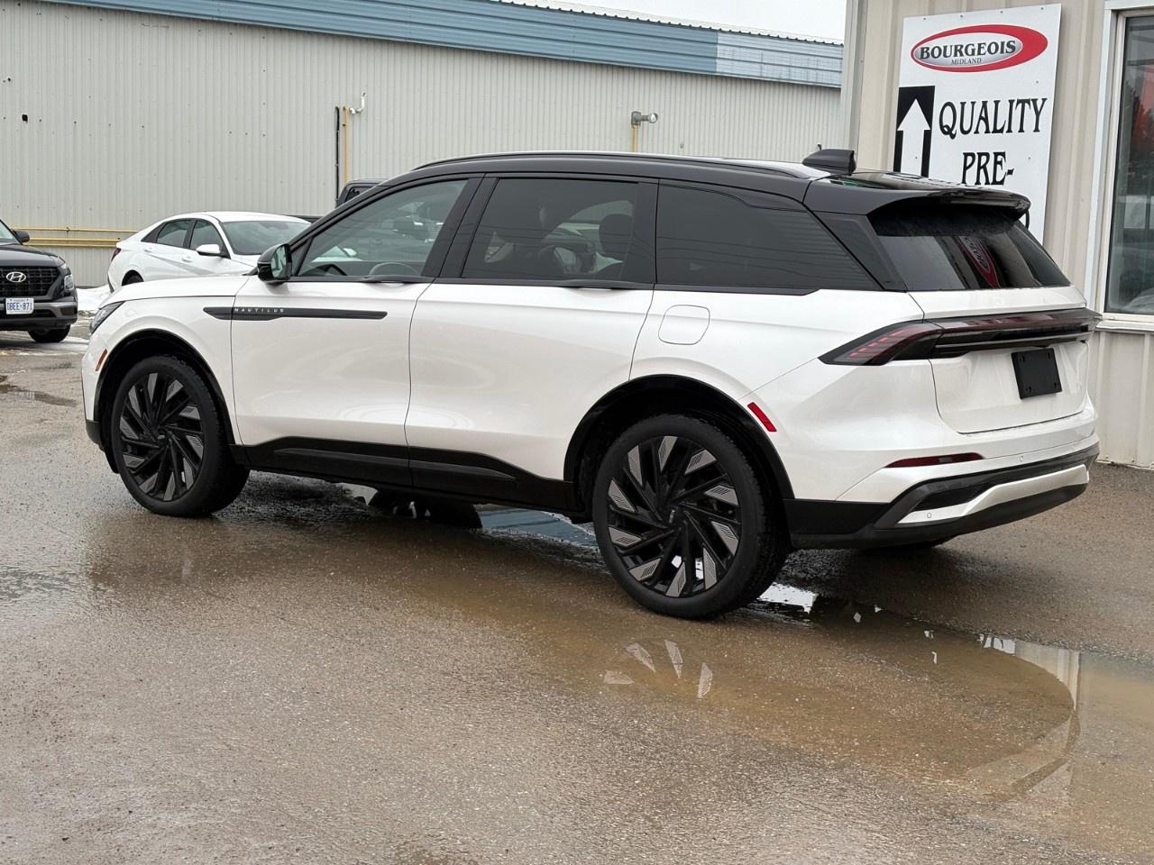 2025 Lincoln Nautilus Reserve AWD Photo