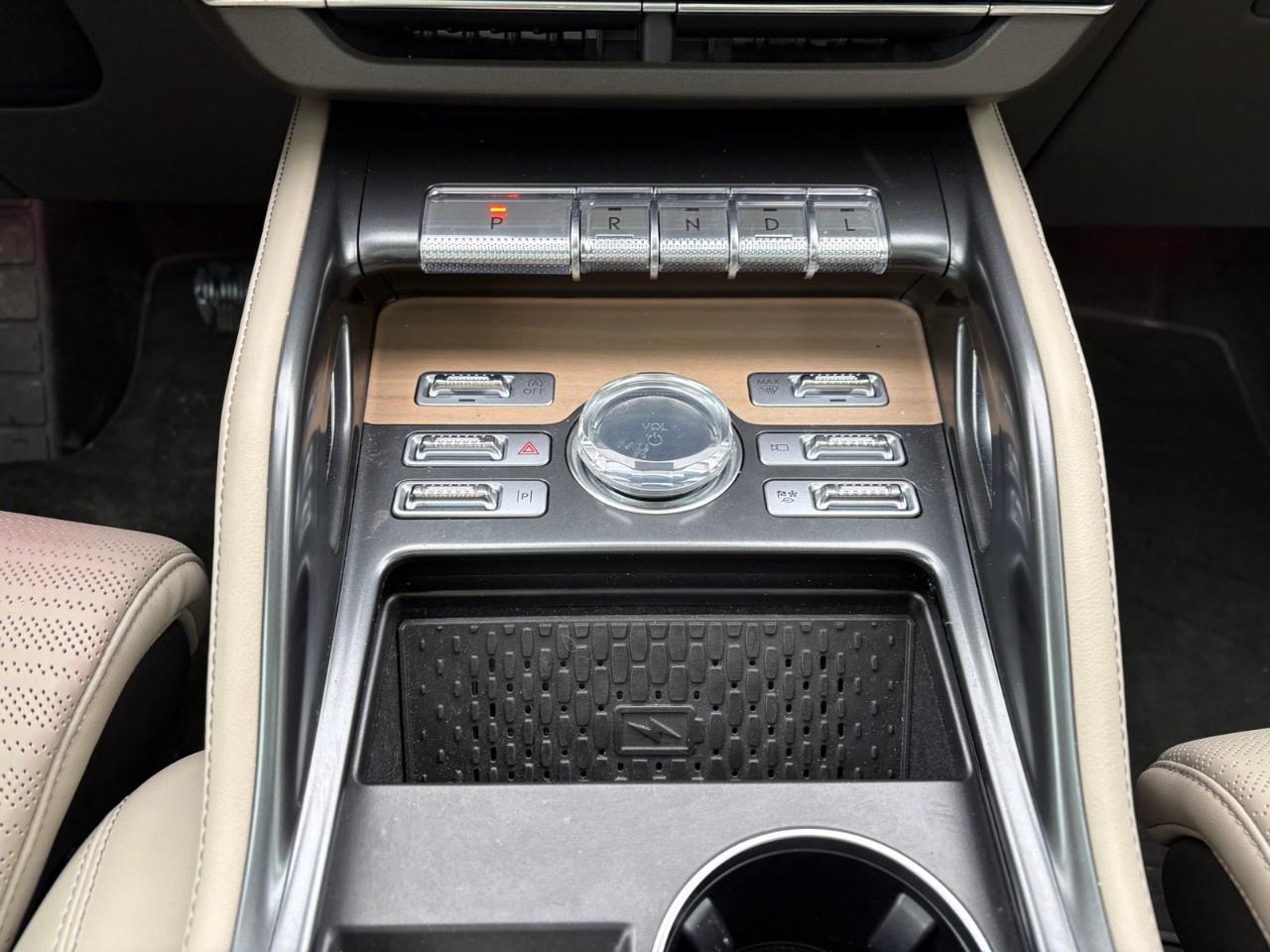 2025 Lincoln Nautilus Reserve AWD Photo