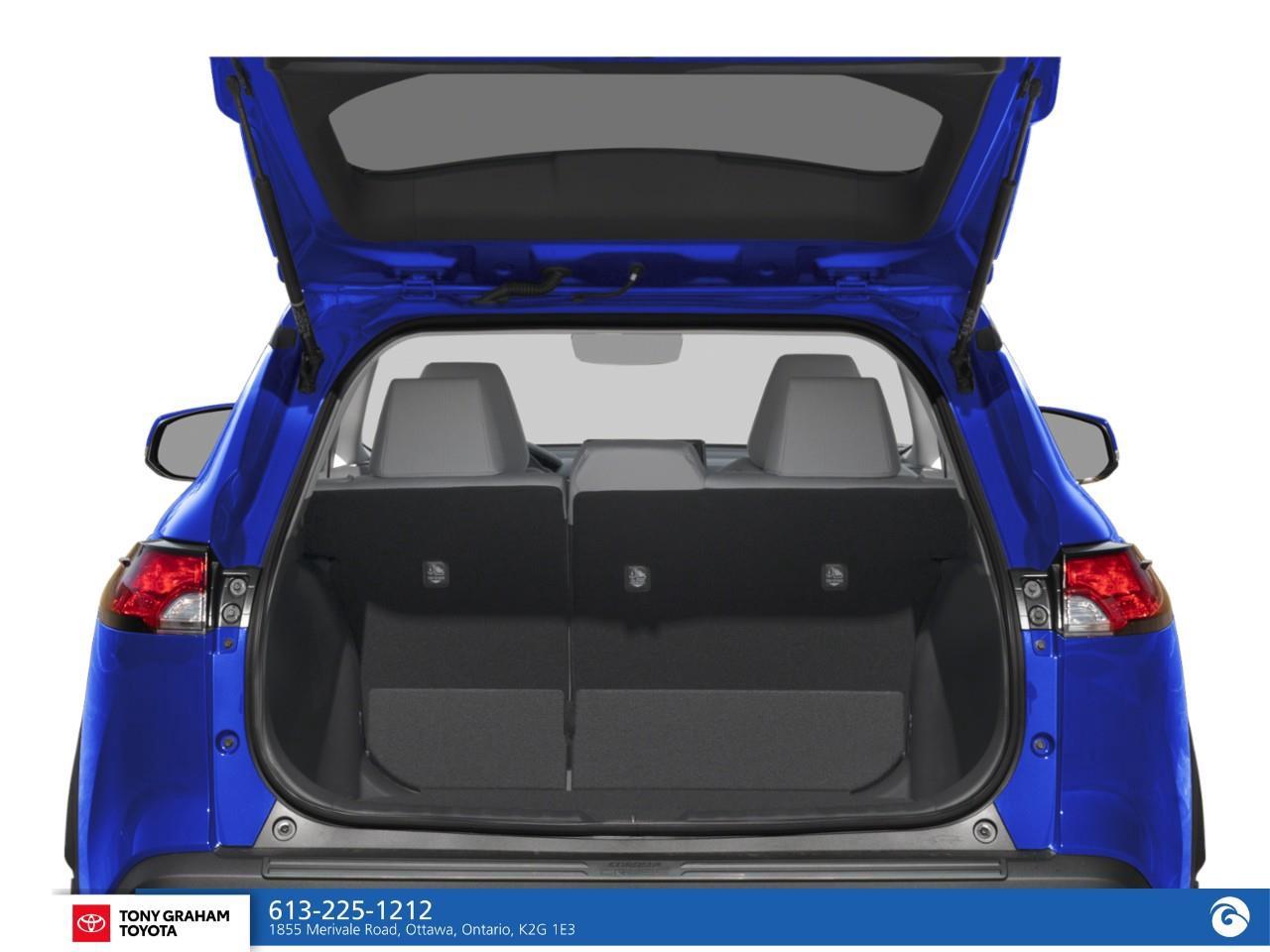 2025 Toyota Corolla Cross LE Photo