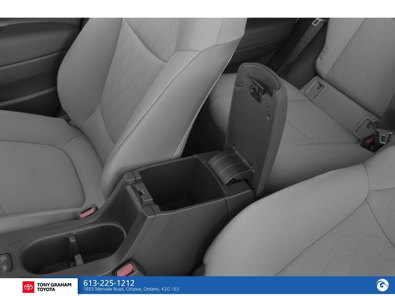 2025 Toyota Corolla Cross LE Photo