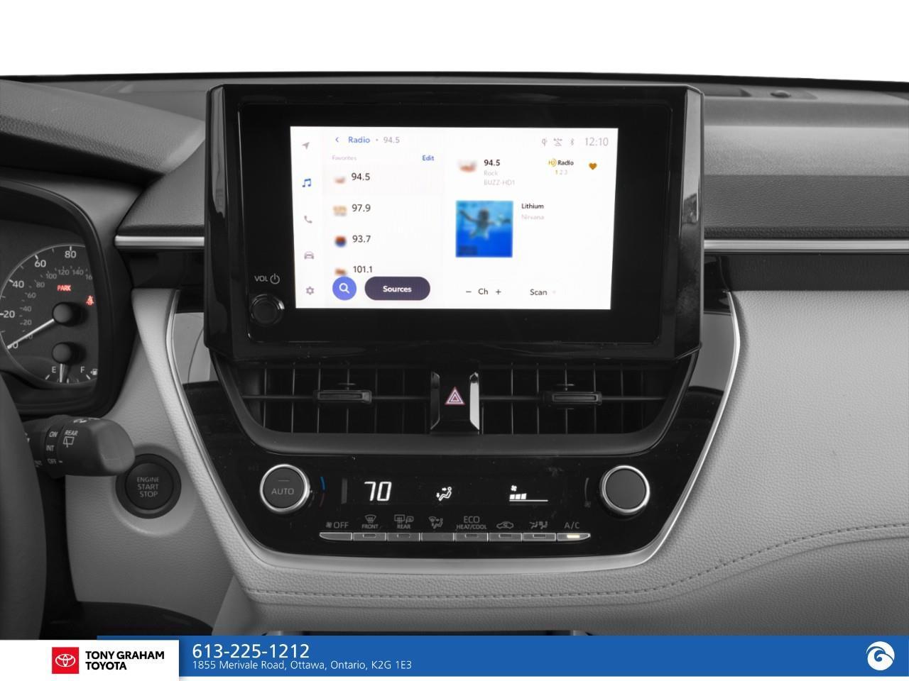 2025 Toyota Corolla Cross LE Photo