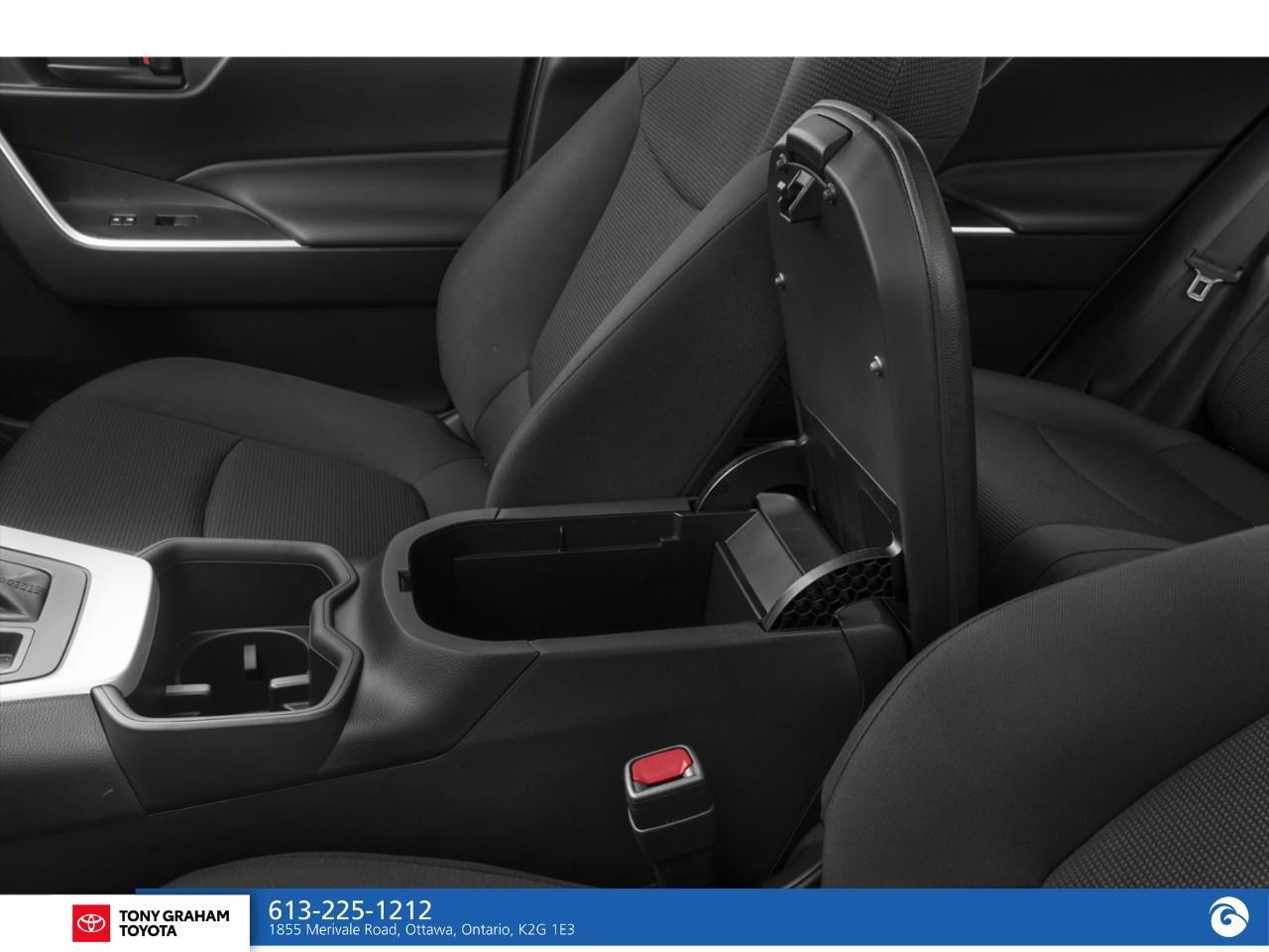 2025 Toyota RAV4 LE Photo