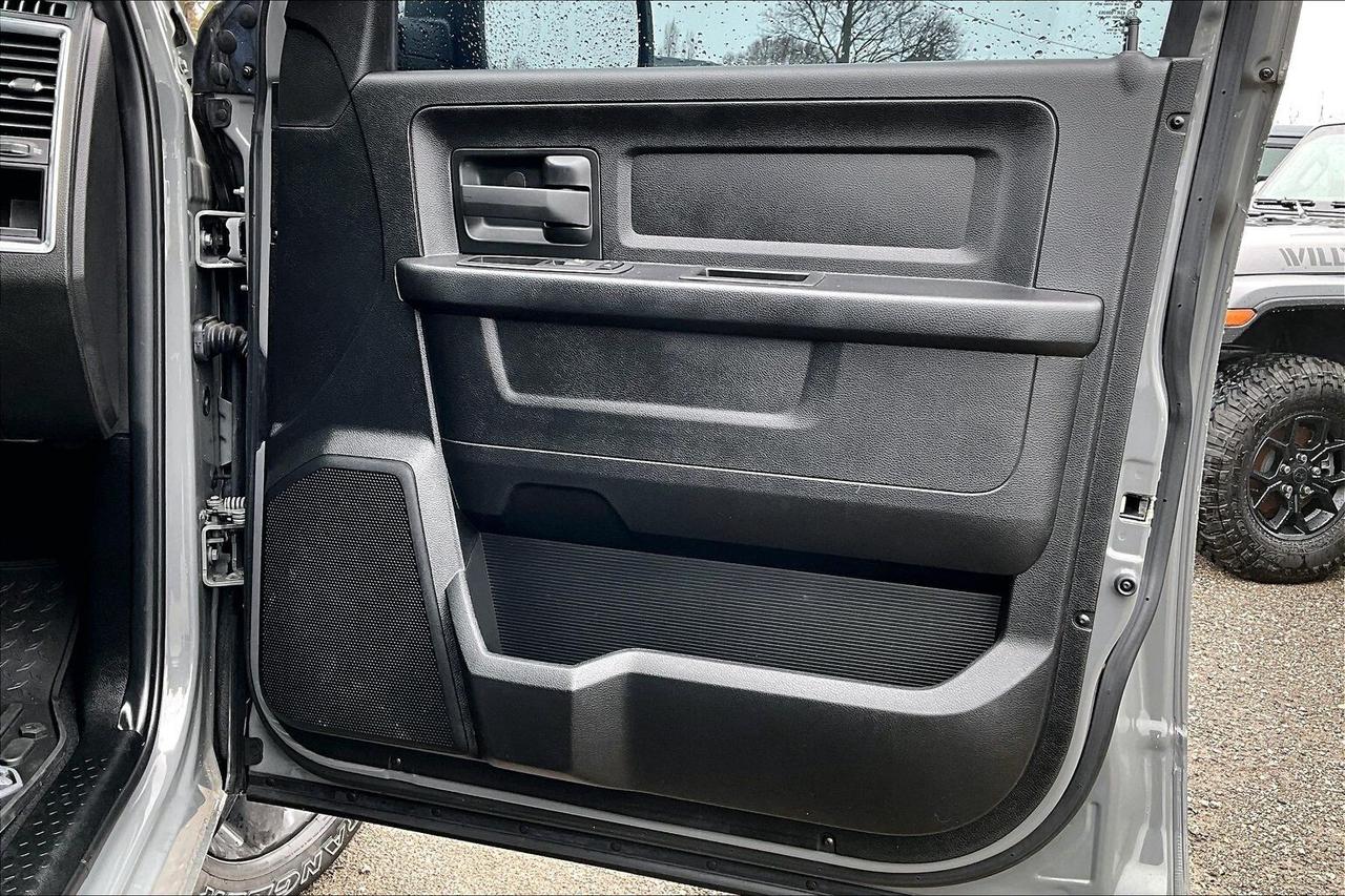 2022 RAM 1500 Classic Ceramic Grey Crew | 5.7 V8 | Max Tow | 4X4 Photo