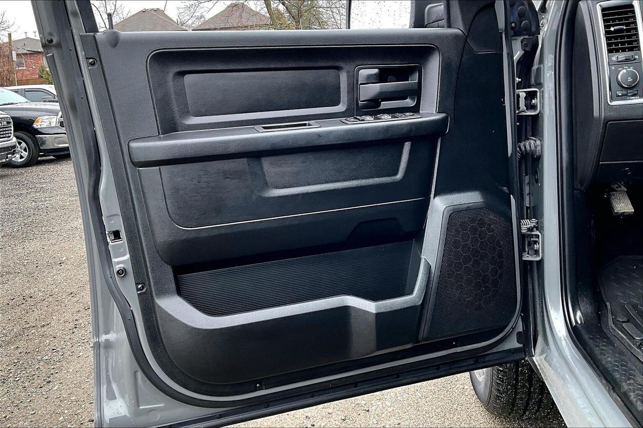 2022 RAM 1500 Classic Ceramic Grey Crew | 5.7 V8 | Max Tow | 4X4 Photo