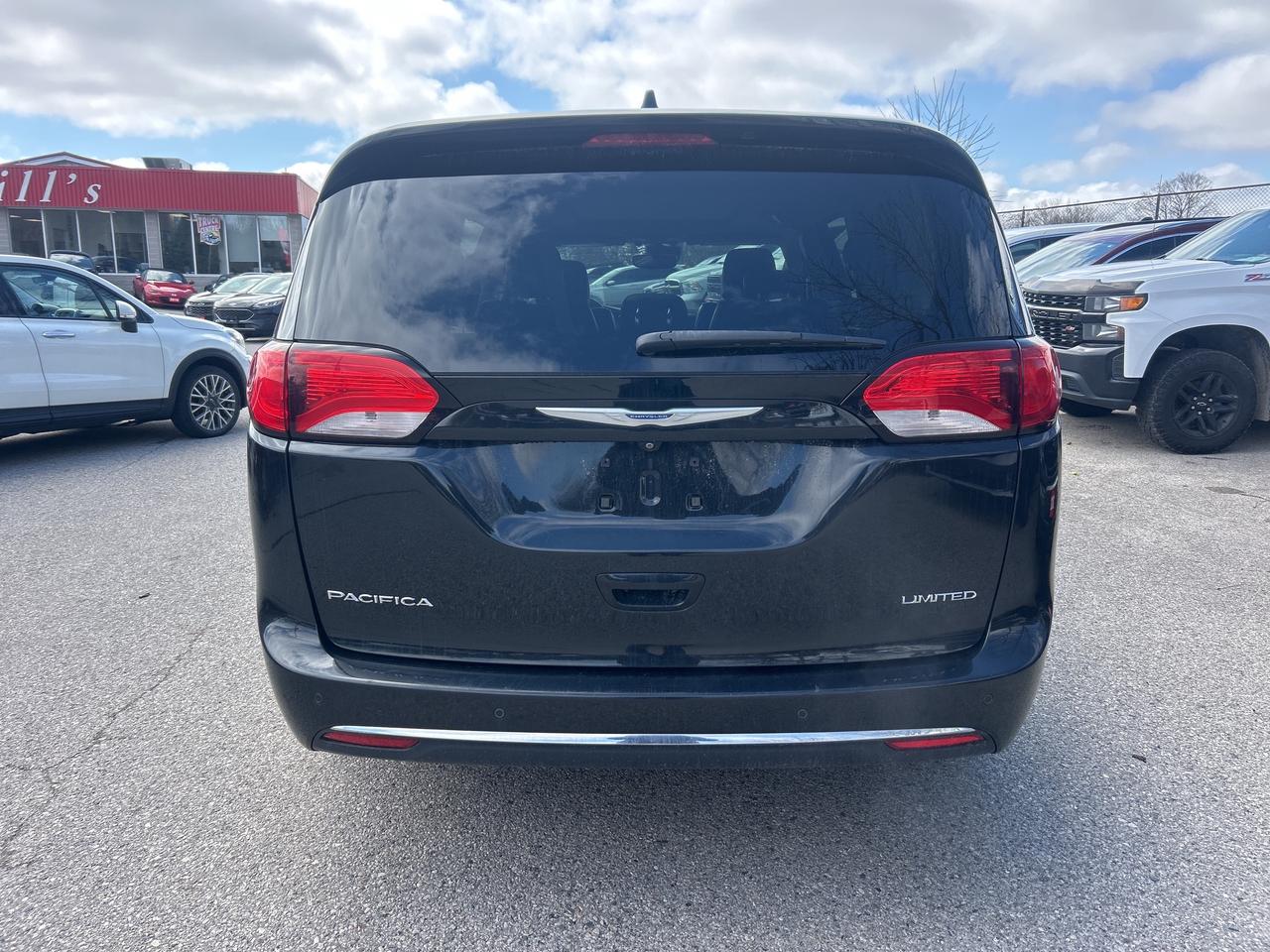 2017 Chrysler Pacifica LTD, SUNROOF, REMOTE START, LEATHER, BACK UP CAM! - Photo #5