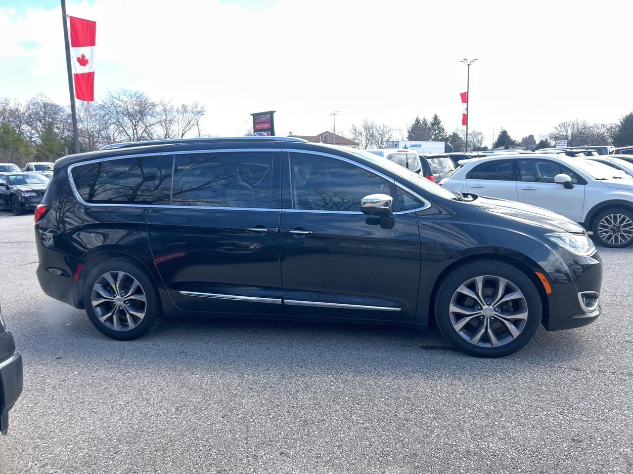 2017 Chrysler Pacifica LTD, SUNROOF, REMOTE START, LEATHER, BACK UP CAM! - Photo #7