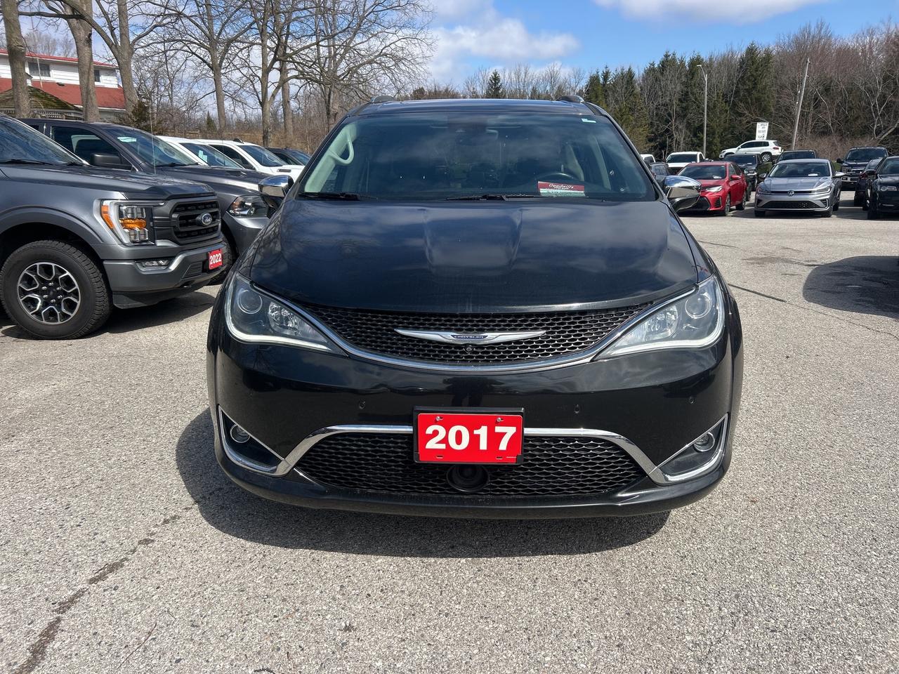 2017 Chrysler Pacifica LTD, SUNROOF, REMOTE START, LEATHER, BACK UP CAM! - Photo #9