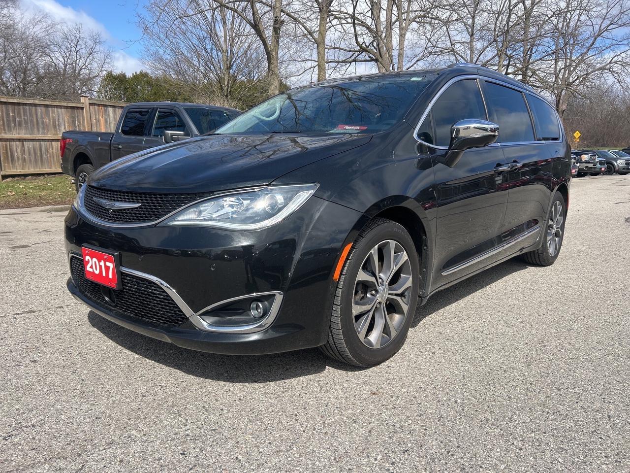 2017 Chrysler Pacifica LTD, SUNROOF, REMOTE START, LEATHER, BACK UP CAM! - Photo #10