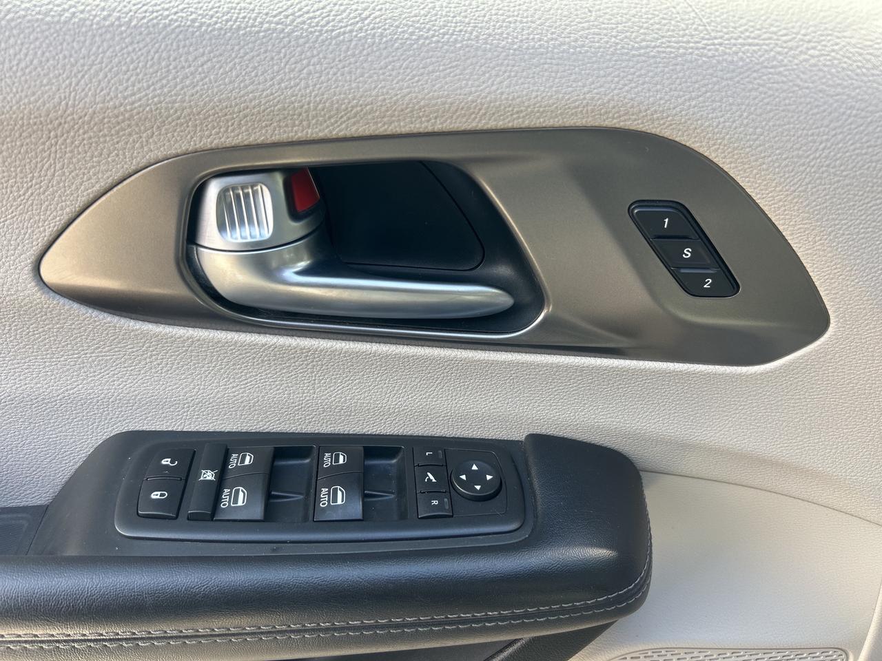 2017 Chrysler Pacifica LTD, SUNROOF, REMOTE START, LEATHER, BACK UP CAM! - Photo #15