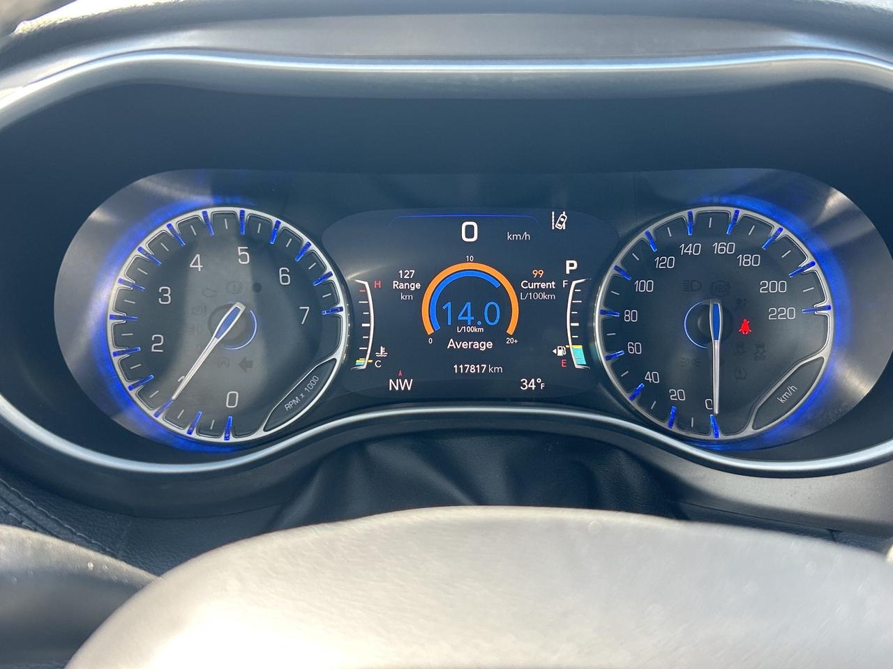 2017 Chrysler Pacifica LTD, SUNROOF, REMOTE START, LEATHER, BACK UP CAM! - Photo #17