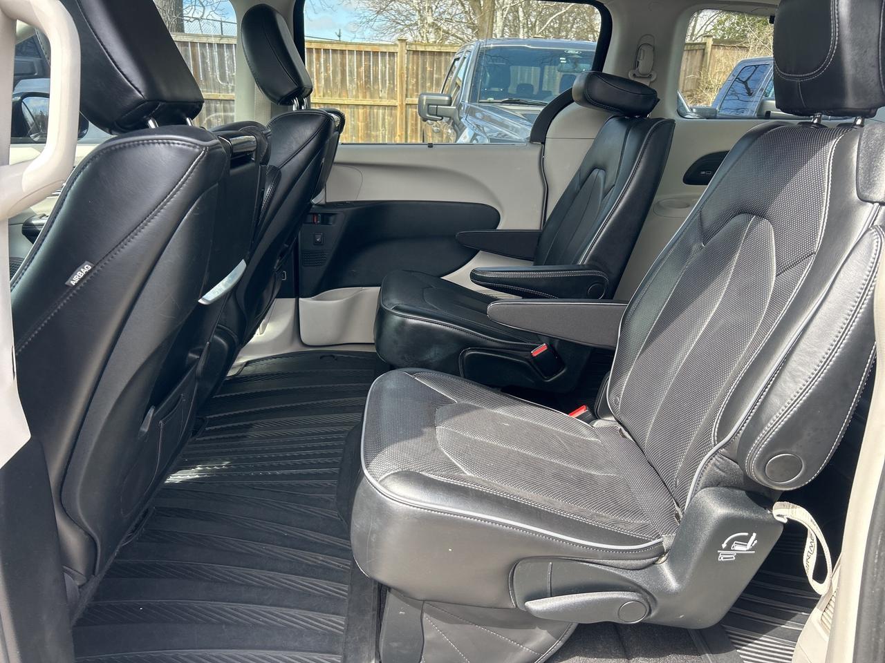 2017 Chrysler Pacifica LTD, SUNROOF, REMOTE START, LEATHER, BACK UP CAM! - Photo #22