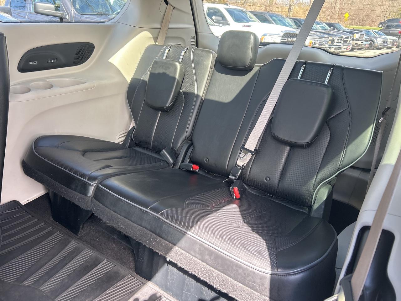 2017 Chrysler Pacifica LTD, SUNROOF, REMOTE START, LEATHER, BACK UP CAM! - Photo #23