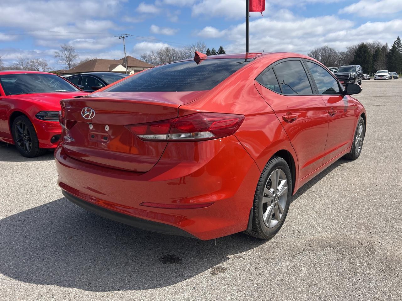 2018 Hyundai Elantra GL, SUNROOF, BLIND SPOT MONITORS, BACK UP CAMERA! - Photo #6