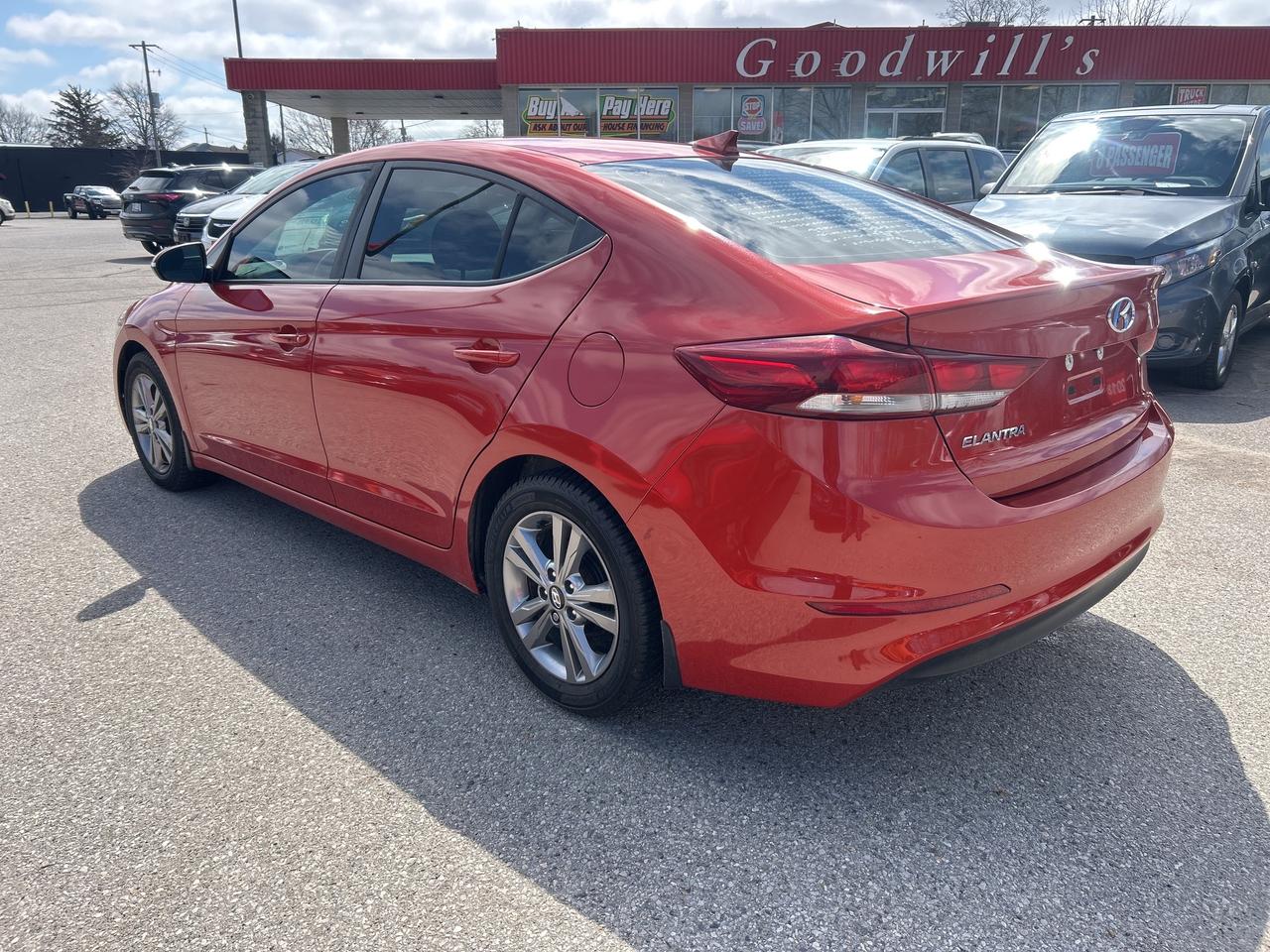 2018 Hyundai Elantra GL, SUNROOF, BLIND SPOT MONITORS, BACK UP CAMERA! - Photo #4