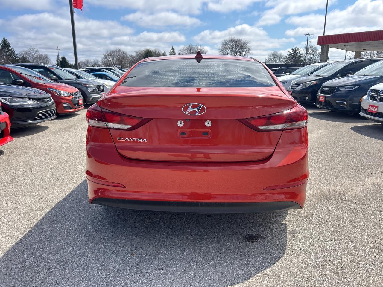 2018 Hyundai Elantra GL, SUNROOF, BLIND SPOT MONITORS, BACK UP CAMERA! - Photo #5