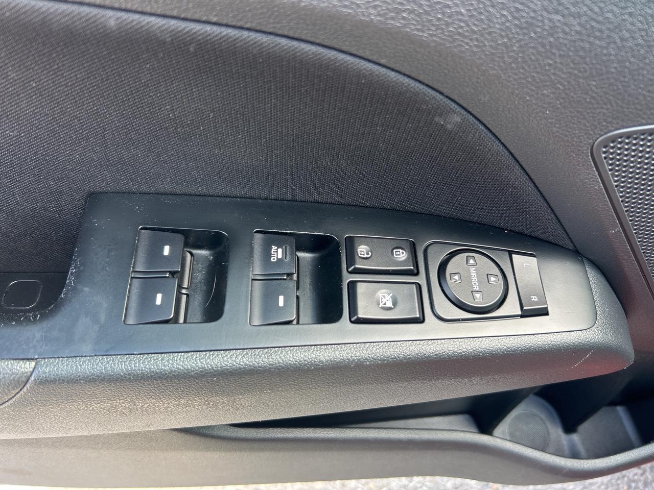 2018 Hyundai Elantra GL, SUNROOF, BLIND SPOT MONITORS, BACK UP CAMERA! - Photo #15