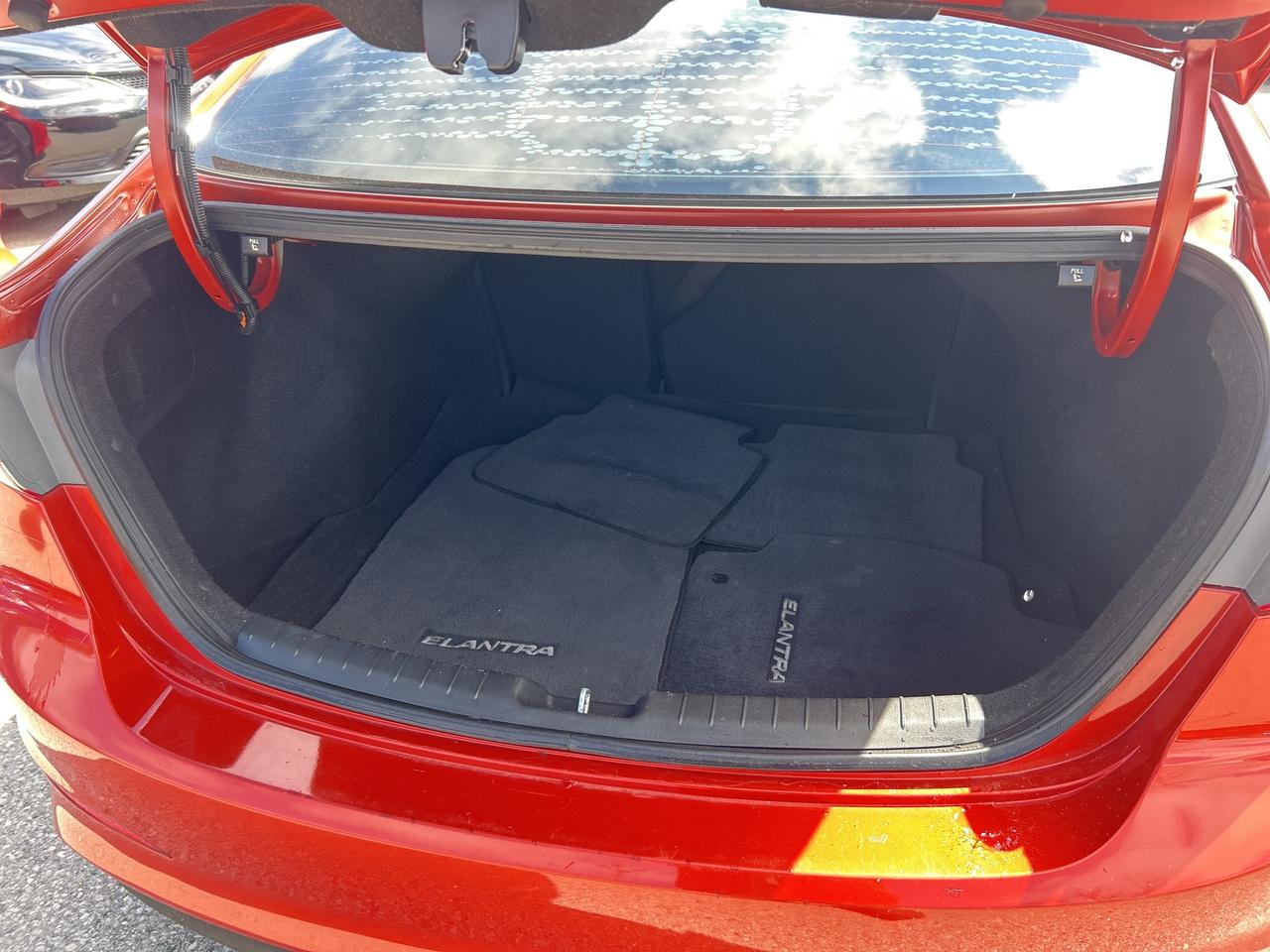 2018 Hyundai Elantra GL, SUNROOF, BLIND SPOT MONITORS, BACK UP CAMERA! - Photo #21