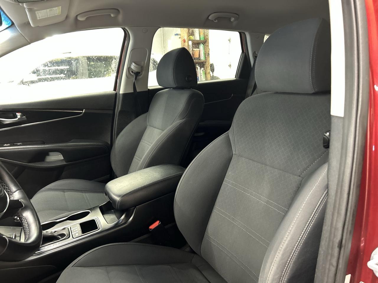 2019 Kia Sorento AWD | 3.3L V6 | HTD SEATS | CAPLAY | ALLOYS | A/C Photo