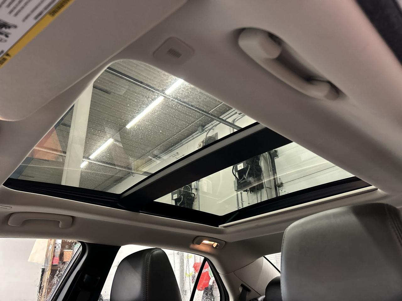 2020 Chrysler 300 TOURING L | NAPPA LEATHER | PANO ROOF | HTD SEATS Photo2