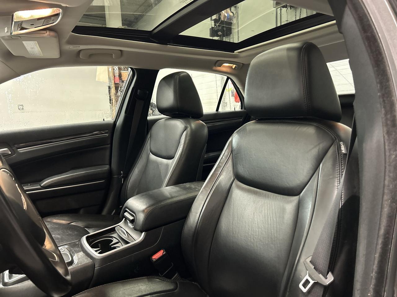 2020 Chrysler 300 TOURING L | NAPPA LEATHER | PANO ROOF | HTD SEATS Photo