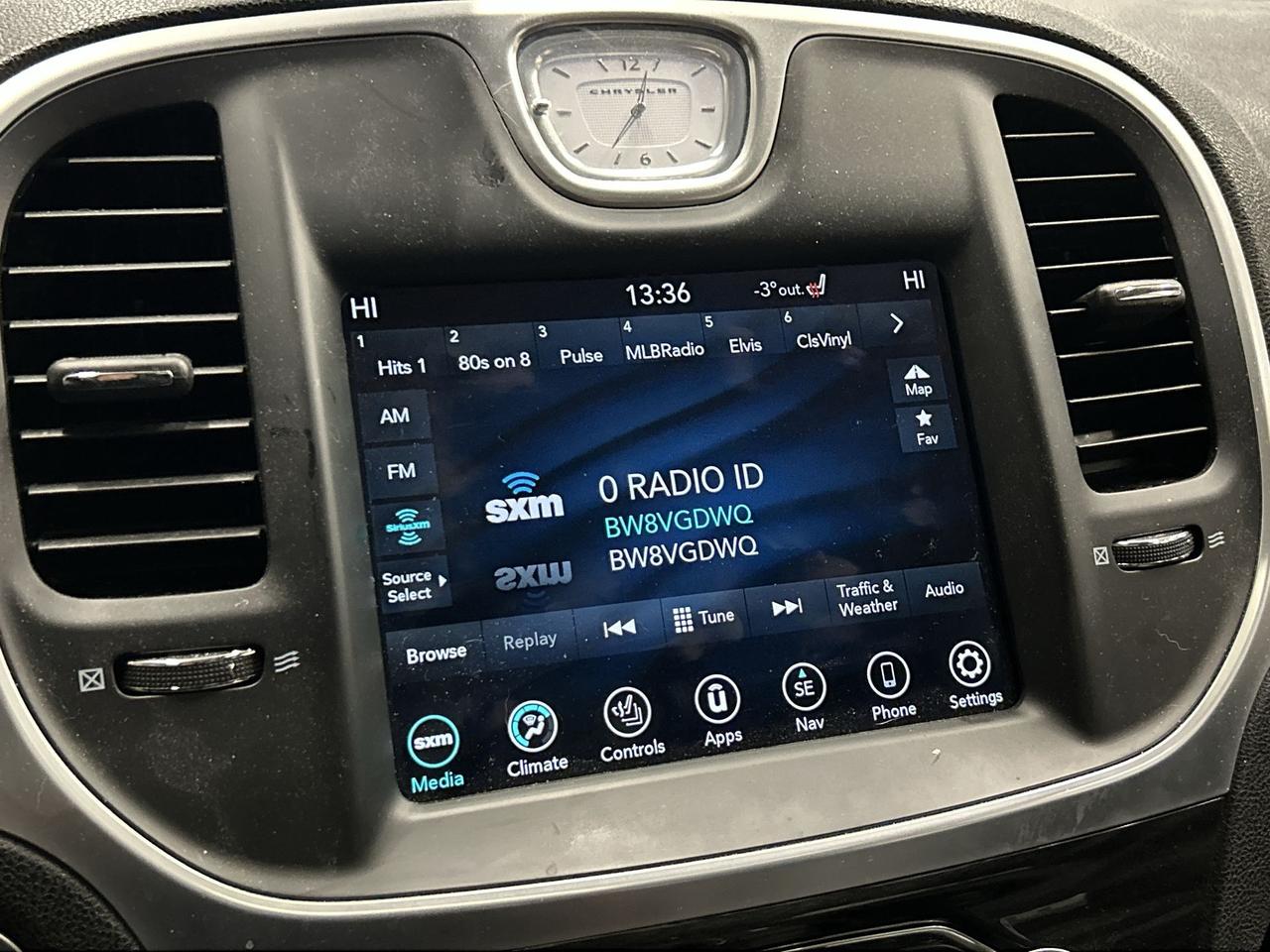 2020 Chrysler 300 TOURING L | NAPPA LEATHER | PANO ROOF | HTD SEATS Photo4