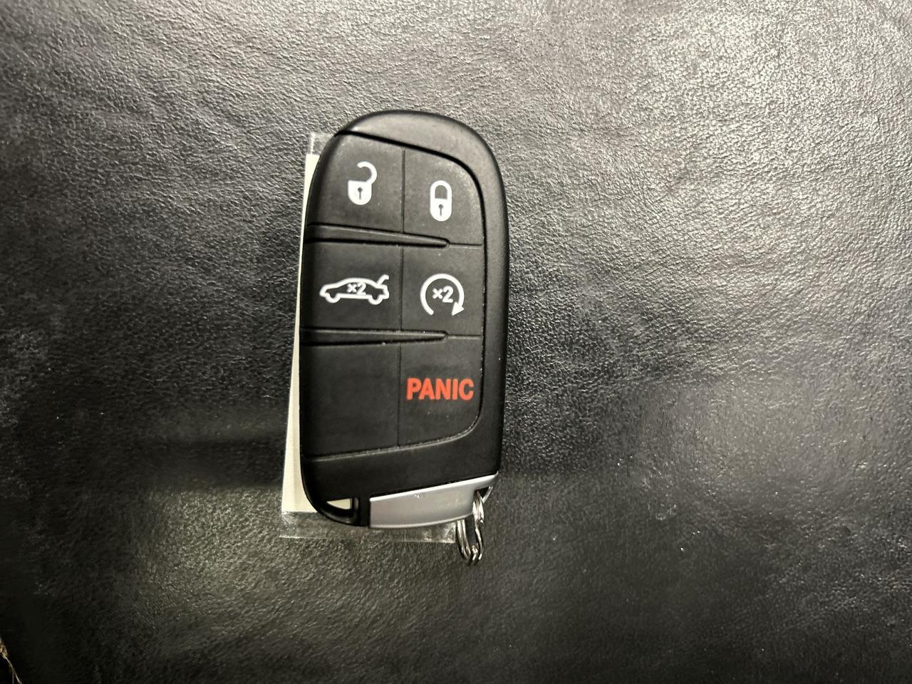 2020 Chrysler 300 TOURING L | NAPPA LEATHER | PANO ROOF | HTD SEATS Photo