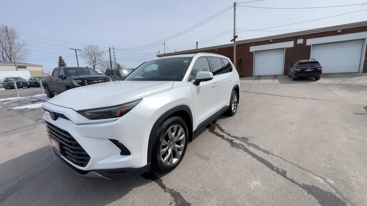 2024 Toyota Grand Highlander LIMITED AWD | 7-PASS | COOLED LEATHER | PANO ROOF Photo3