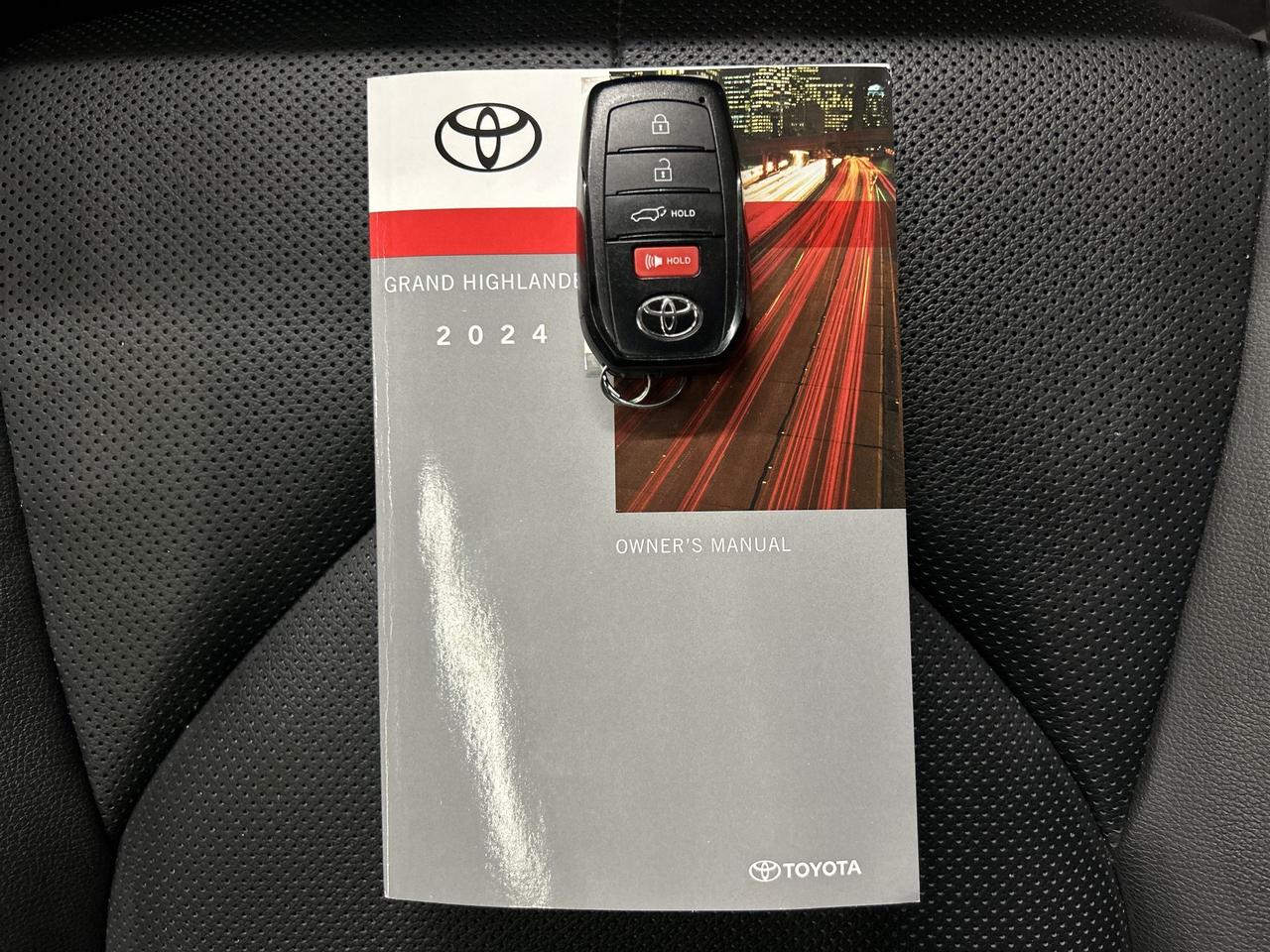 2024 Toyota Grand Highlander LIMITED AWD | 7-PASS | COOLED LEATHER | PANO ROOF Photo