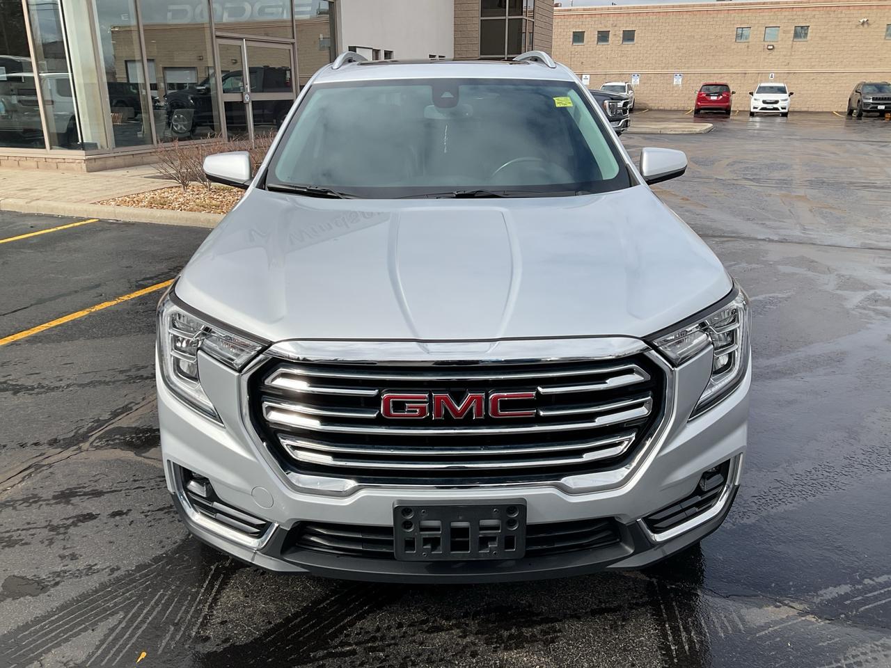 2022 GMC Terrain LEATHER / DUAL PANE SUNROOF /  CARPLAY / AWD Photo