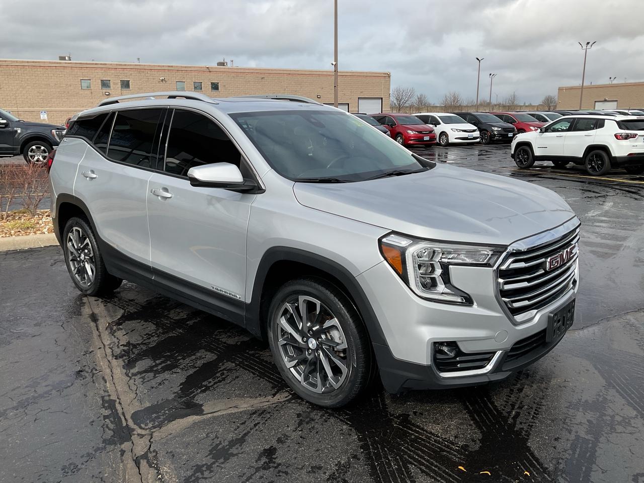 2022 GMC Terrain LEATHER / DUAL PANE SUNROOF /  CARPLAY / AWD Photo