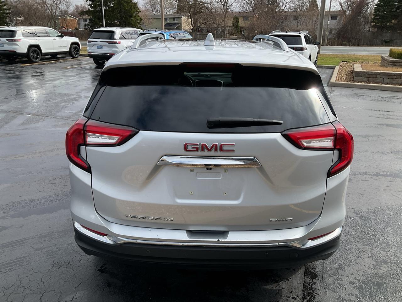 2022 GMC Terrain LEATHER / DUAL PANE SUNROOF /  CARPLAY / AWD Photo