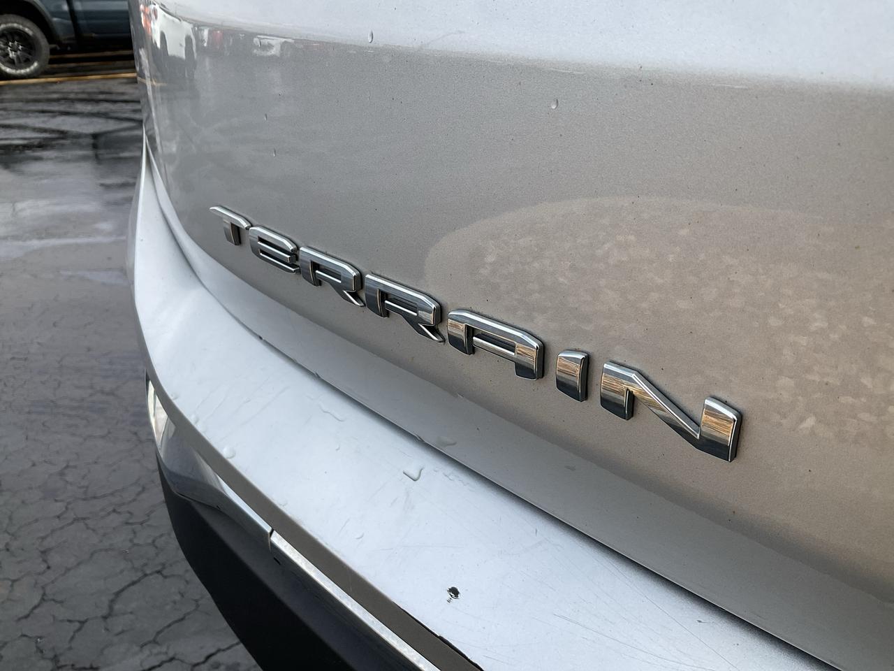 2022 GMC Terrain LEATHER / DUAL PANE SUNROOF /  CARPLAY / AWD Photo