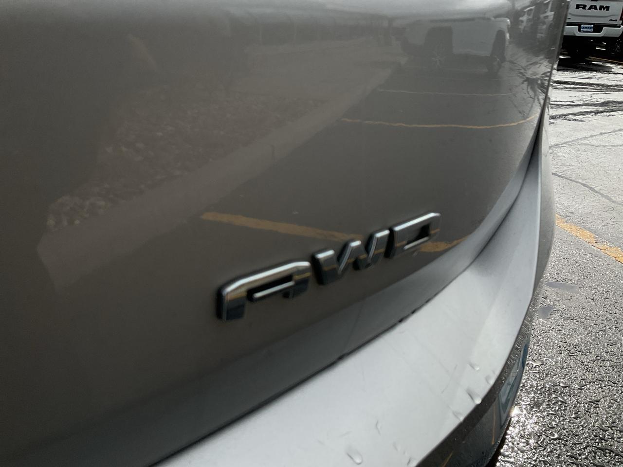 2022 GMC Terrain LEATHER / DUAL PANE SUNROOF /  CARPLAY / AWD Photo