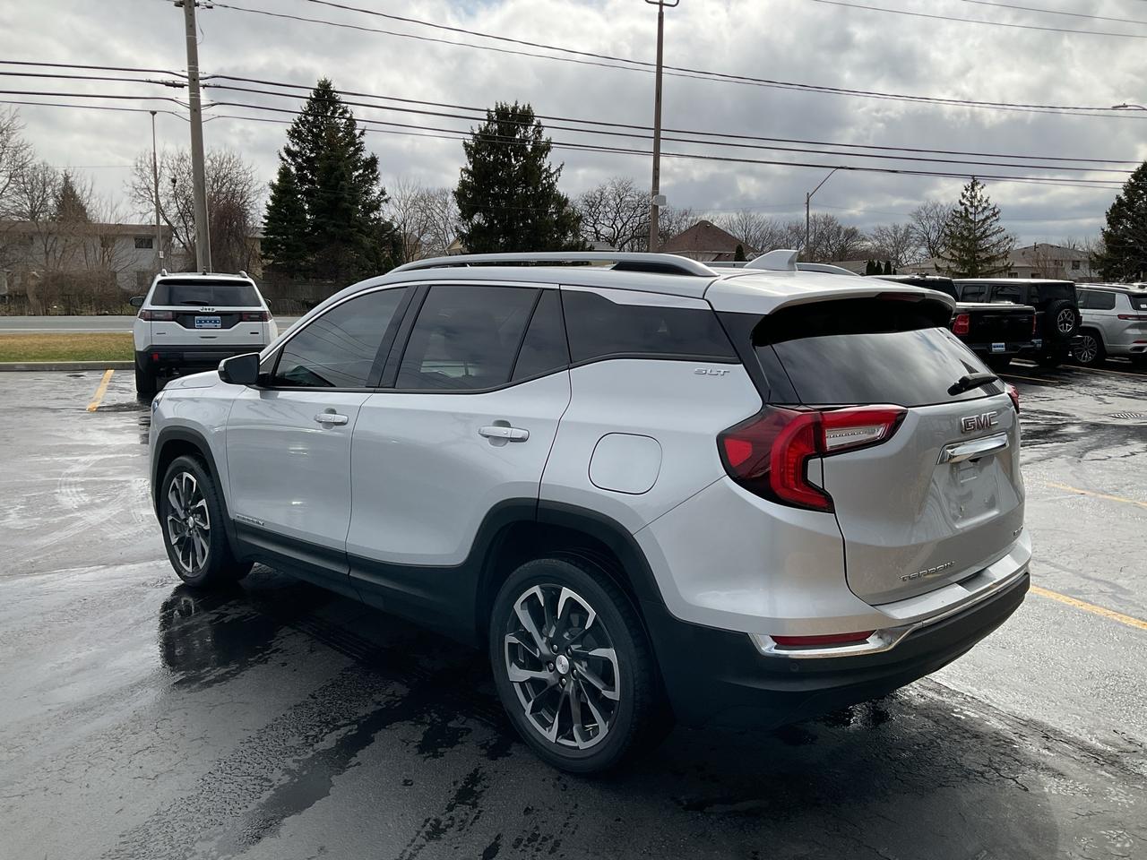 2022 GMC Terrain LEATHER / DUAL PANE SUNROOF /  CARPLAY / AWD Photo