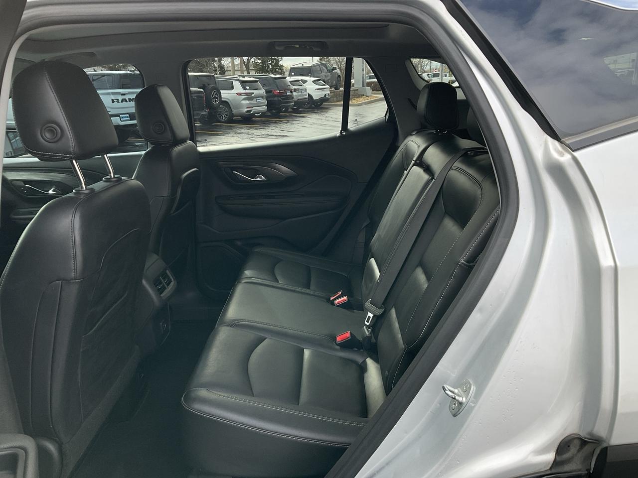 2022 GMC Terrain LEATHER / DUAL PANE SUNROOF /  CARPLAY / AWD Photo