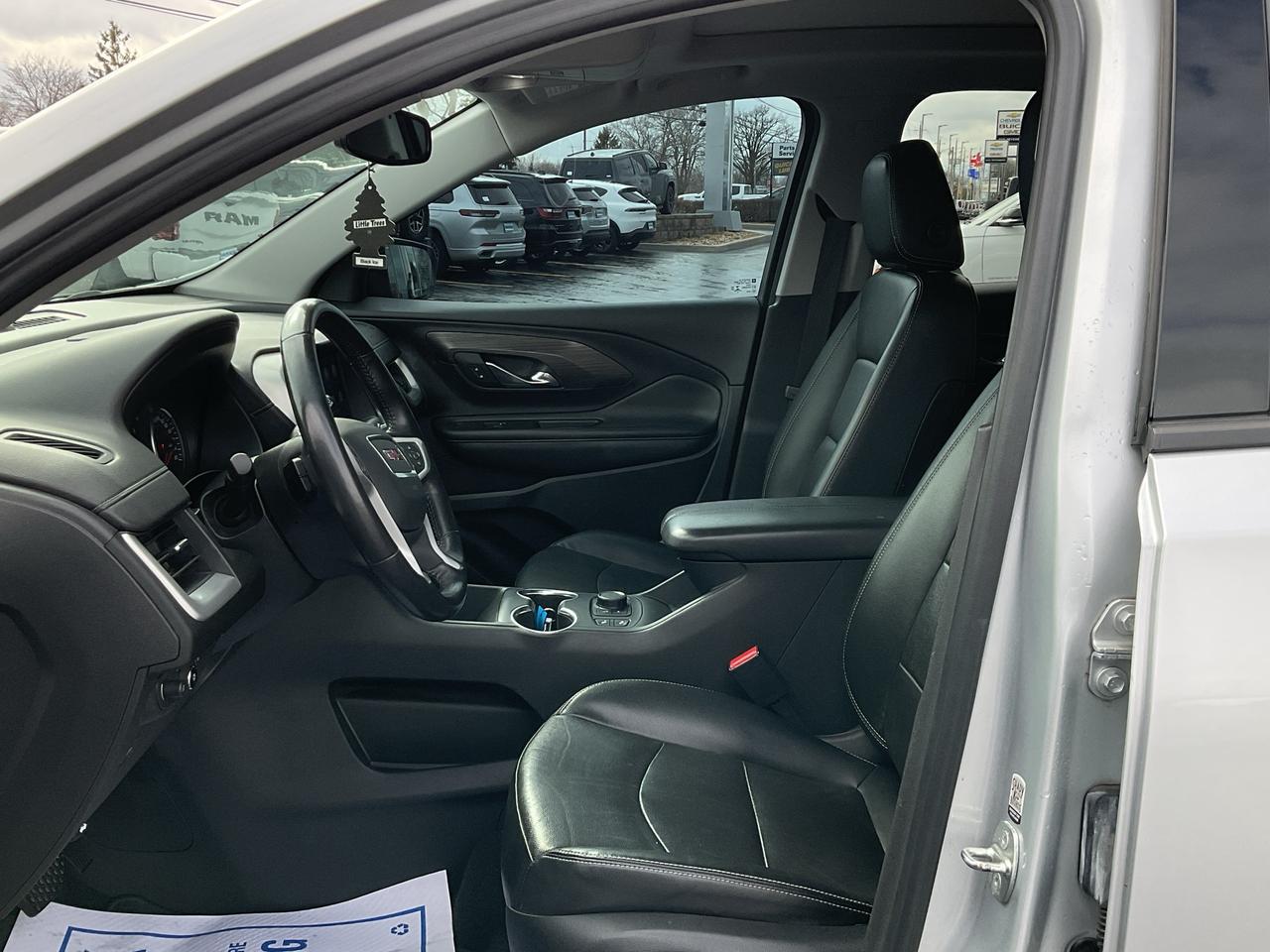 2022 GMC Terrain LEATHER / DUAL PANE SUNROOF /  CARPLAY / AWD Photo