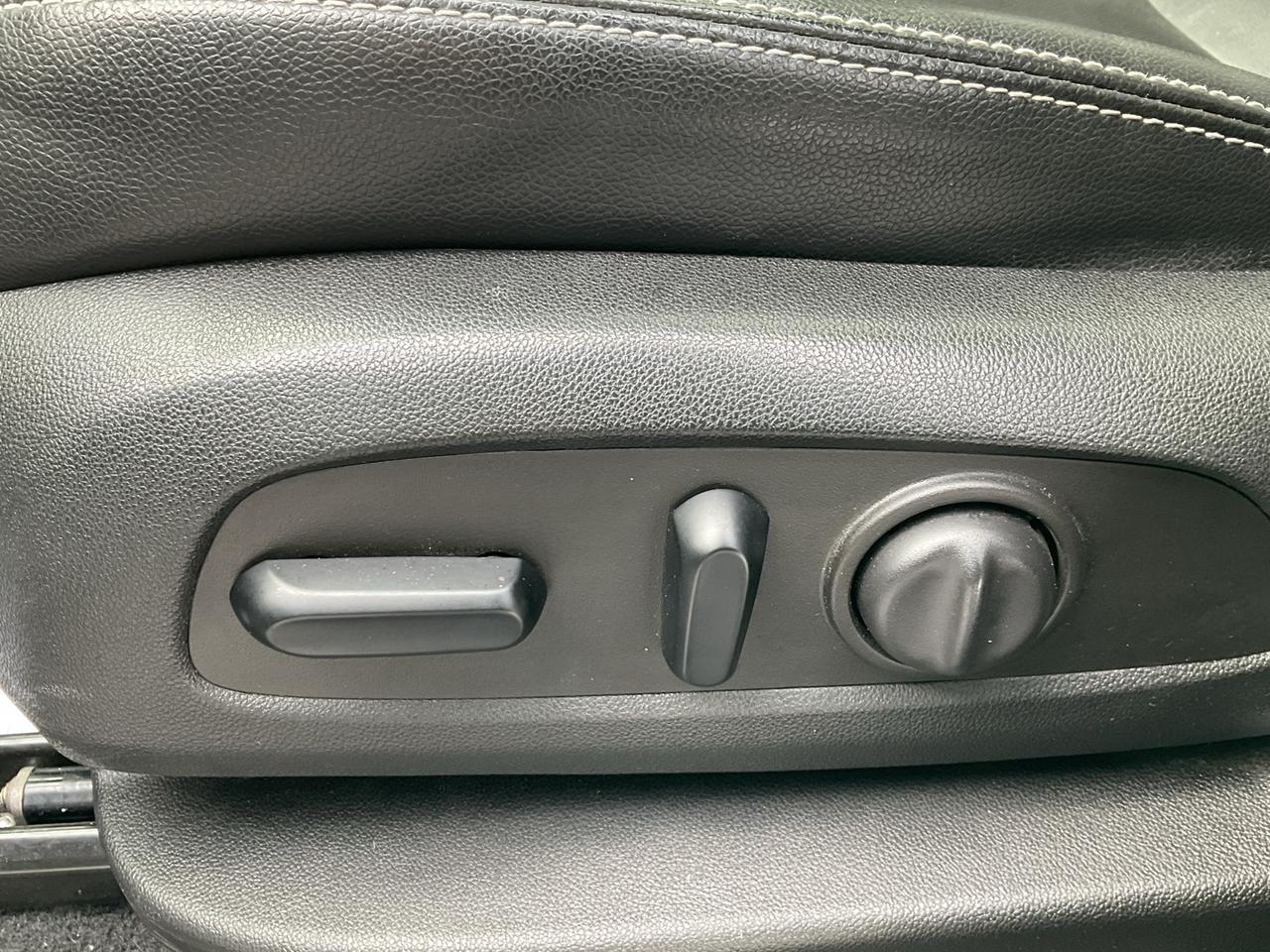 2022 GMC Terrain LEATHER / DUAL PANE SUNROOF /  CARPLAY / AWD Photo