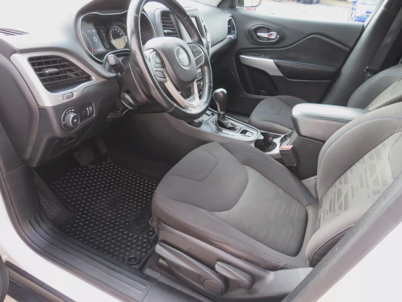 2019 Jeep Cherokee Sport | Safety Certified | 4WD | Trailer Hitch | Alloy Rims | Heated Seats | Dual Climate Control | Digital Touchscreen Photo3