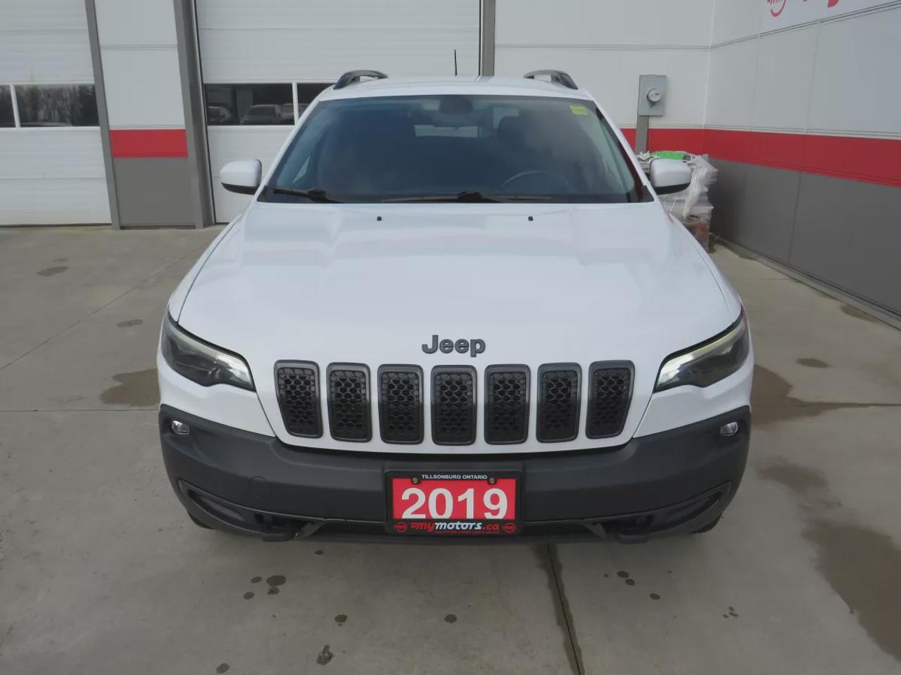 2019 Jeep Cherokee Sport | Safety Certified | 4WD | Trailer Hitch | Alloy Rims | Heated Seats | Dual Climate Control | Digital Touchscreen Photo