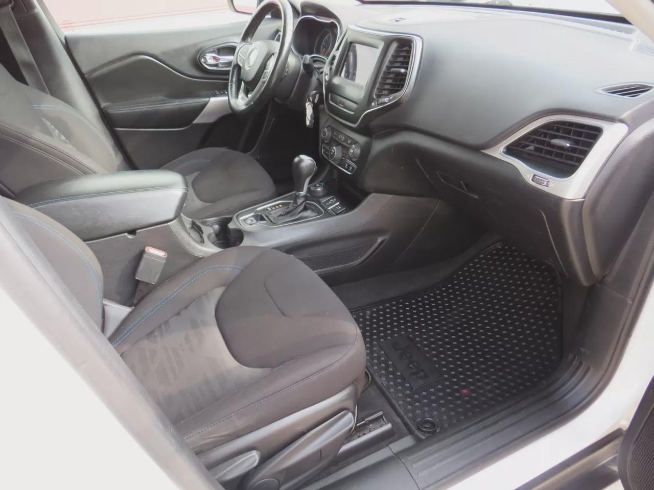 2019 Jeep Cherokee Sport | Safety Certified | 4WD | Trailer Hitch | Alloy Rims | Heated Seats | Dual Climate Control | Digital Touchscreen Photo