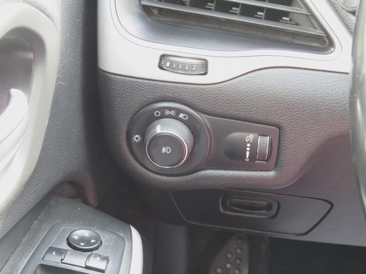 2019 Jeep Cherokee Sport | Safety Certified | 4WD | Trailer Hitch | Alloy Rims | Heated Seats | Dual Climate Control | Digital Touchscreen Photo