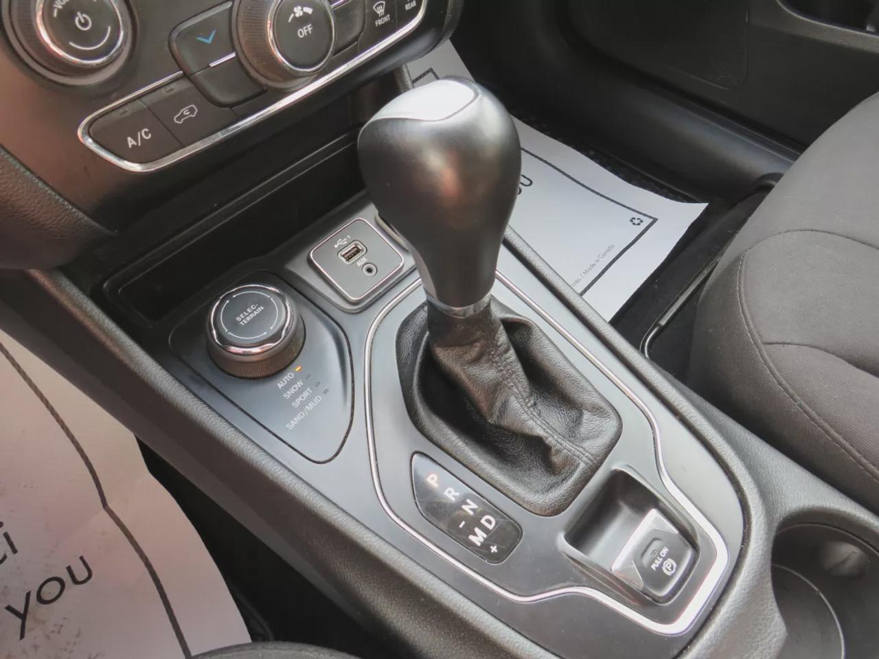 2019 Jeep Cherokee Sport | Safety Certified | 4WD | Trailer Hitch | Alloy Rims | Heated Seats | Dual Climate Control | Digital Touchscreen Photo