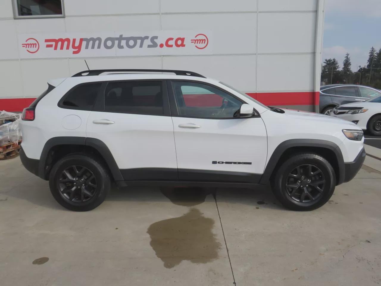 2019 Jeep Cherokee Sport | Safety Certified | 4WD | Trailer Hitch | Alloy Rims | Heated Seats | Dual Climate Control | Digital Touchscreen Photo