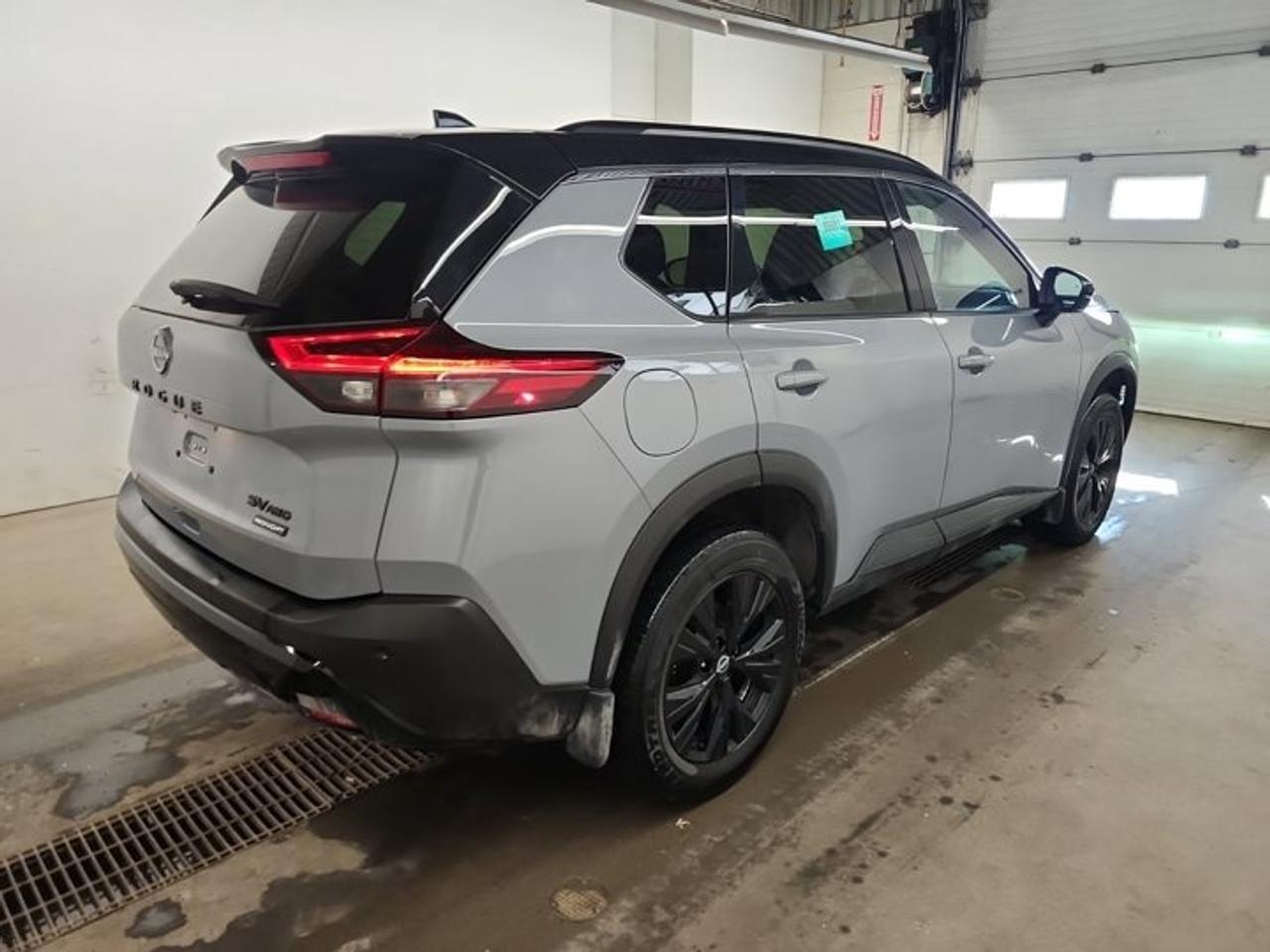 2023 Nissan Rogue SV Midnight Edition AWD | Leather | Pano Roof | Heated Seats + Steering | Remote Start | and More ! Photo3