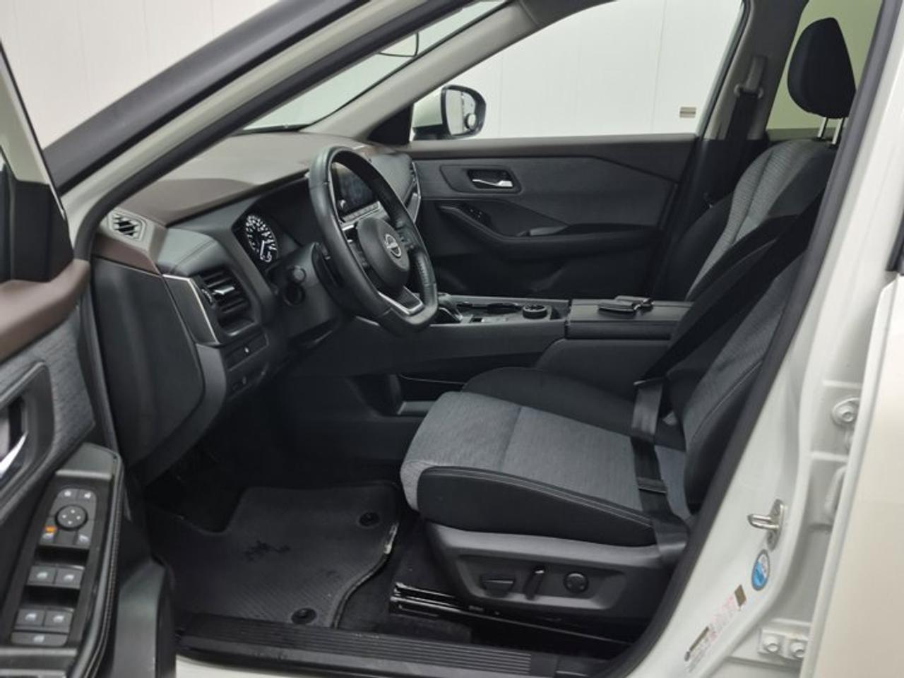 2023 Nissan Rogue SV Moonroof AWD | Pano Roof | Heated Seats + Steering | CarPlay | Remote Start | and More ! Photo2