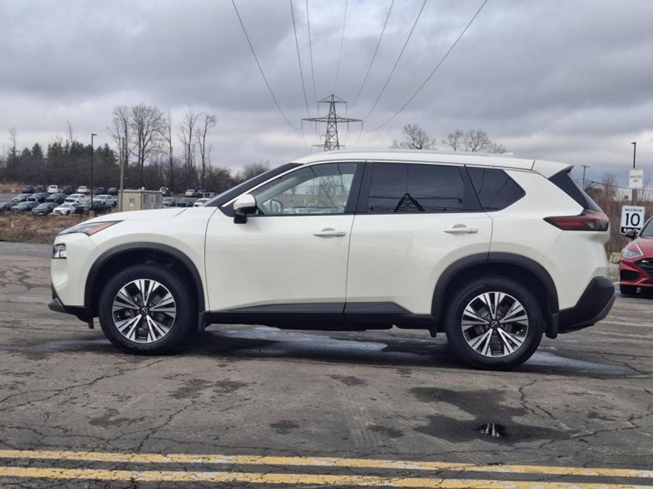 2023 Nissan Rogue SV AWD | Pano Roof | Heated Seats + Steering | CarPlay | Remote Start | and More ! Photo