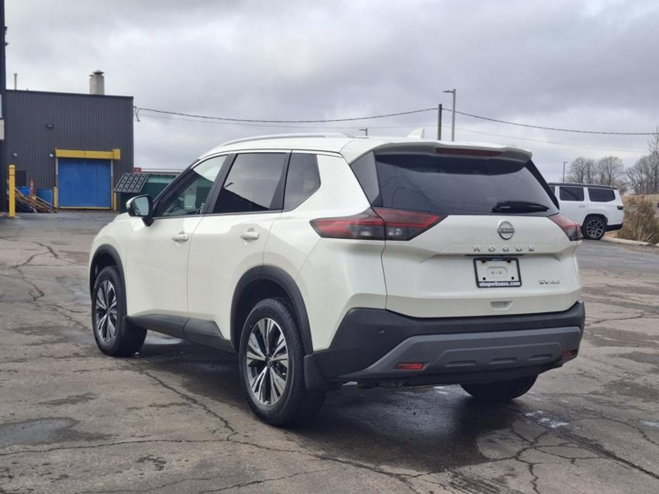 2023 Nissan Rogue SV AWD | Pano Roof | Heated Seats + Steering | CarPlay | Remote Start | and More ! Photo2