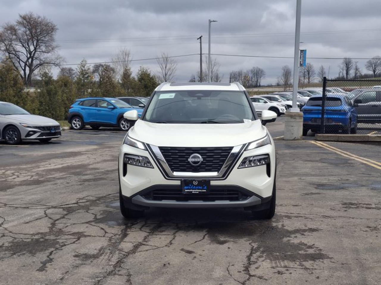 2023 Nissan Rogue SV AWD | Pano Roof | Heated Seats + Steering | CarPlay | Remote Start | and More ! Photo